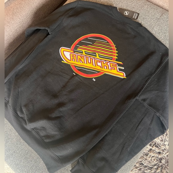 Vancouver Canucks retro logo crew neck - black - Picture 3 of 7